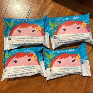 CVS Avacado & Oatmeal purifying facial wipes(25 wipes in each pack) 4 packs!